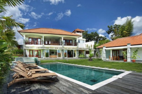 Rent a Luxury Villa in Bali Close to the Beach, Bali Villa 2054